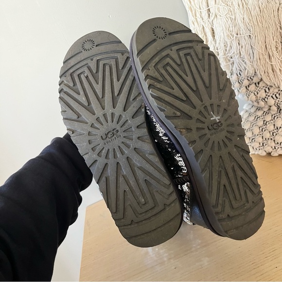 UGG Blue Sequin Fur Boots size 7 - Picture 8 of 8